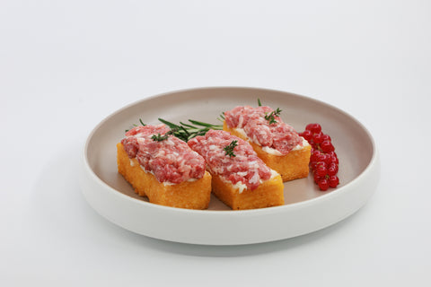 Crostini di polenta con salsiccia